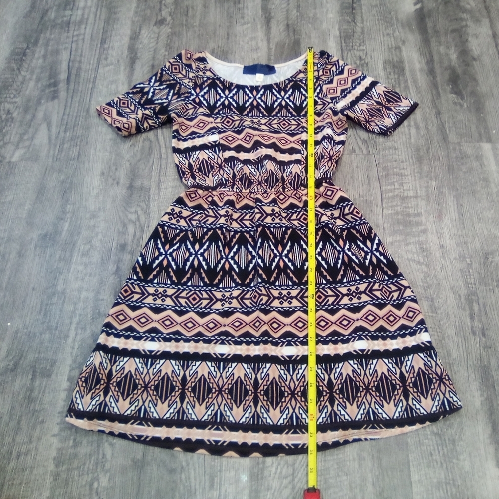 Francecas Buttons Geometric Patterned Dress - Picture 5 of 9